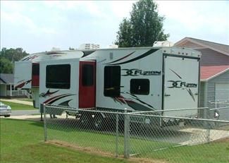 2009 Keystone Fuzion 35ft Toy Hauler w/2003 Ford F 350, Low Miles 