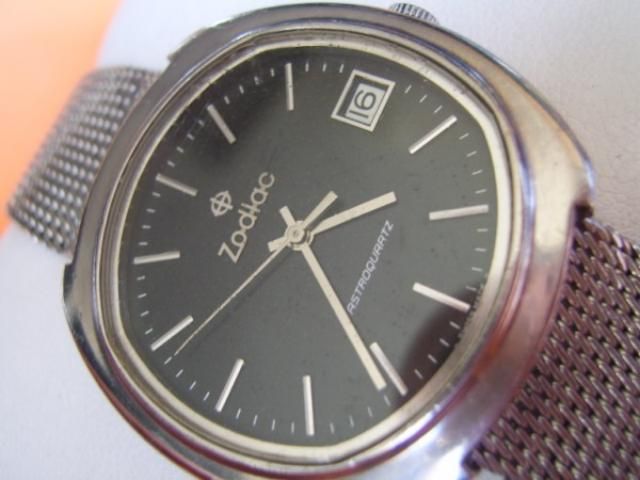 RARE & COLLECTIBLE 70S SS ZODIAC ASTROQUARTZ DATE + SS SIGNED MESH 