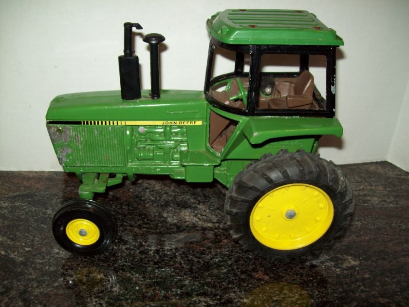 ERTL JOHN DEERE ROW CROP TRACTOR #541  