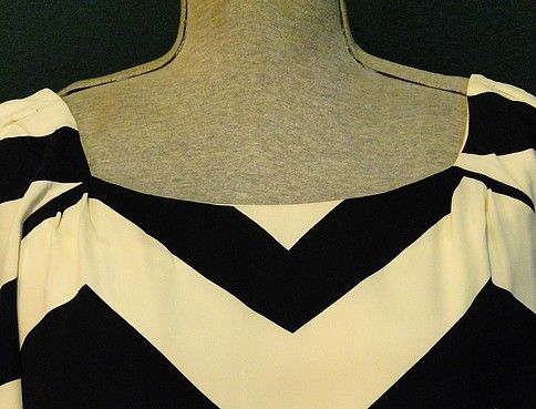 Diane von Furstenberg Silk Navy/White Zig Zag Print Dress 10  