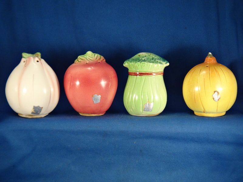 SET OF 4 VINTAGE LIPPER MANN ANTHROPOMORPHIC VEGGIES SALT PEPPER 