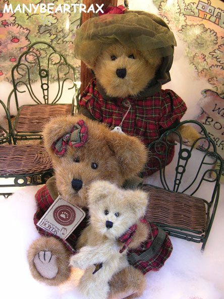 BOYDS BEARS ~ 14 items incl 9 bears ~ accessories = SLEIGH furniture 