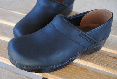 DANSKO professional/stapled clogs size 42 , mens sz 8.5   9 womens sz 