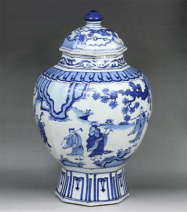 BEAUTIFUL BLUE AND WHITE PORCELAIN Jar / vase  