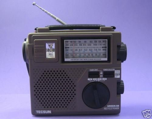 TECSUN GREEN 88EMERGENCY HAND CRANKING AM/FM/SW RECEIVR  