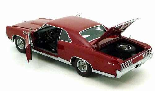   GTO Regimental Red 124 Scale Diecast by University of Racing 99167