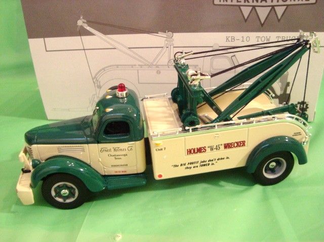 Diecast INTERNATIONAL HOLMES WRECKER TOW TRUCK First Gear 134 Scale 