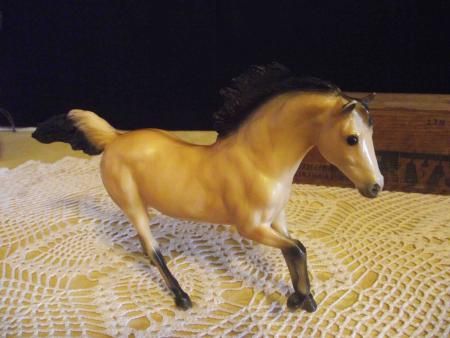   BREYER HORSE 6.50 X 11 BREYER MOLDING CO. SIGNED HORSE BREYER VGC