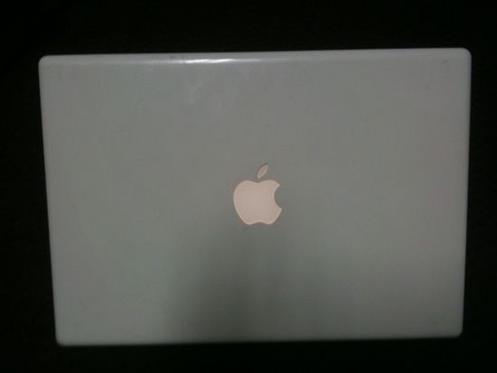   MacBook 13 2.4GHz C2D wifi 10.6 DVD R iLife 885909218271  