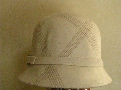 NWT LADIES/WOMANS IVORY/WINTER WHITE WOOL FELT CLOCHE HAT W BAND 