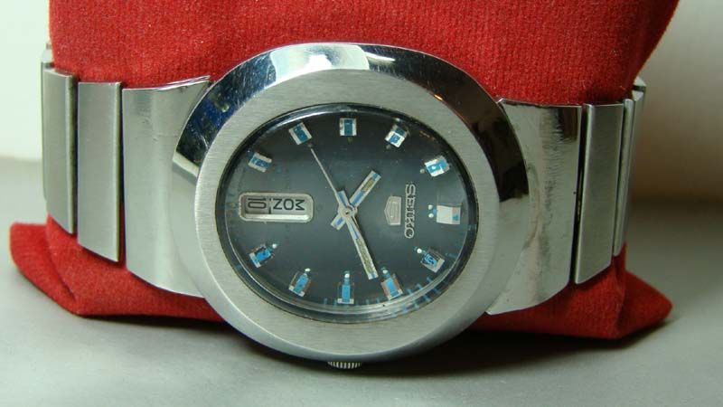 SUPERb VINTAGE SEIKO AUTOMATIC DAY DATE MENS STEEL WRIST WATCH OLD 