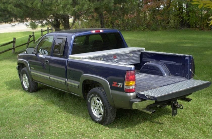 Diamond Plate Truck Tool Box05 11 Tacoma Short Bed  