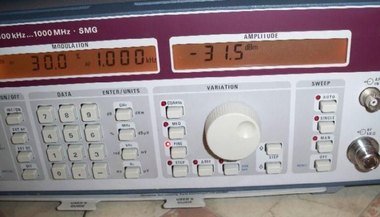 ROHDE & SCHWARZ SMG RF SIGNAL GENERATOR W/OPTIONS 1&2  