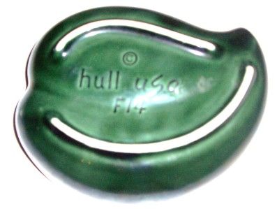 VINTAGE HULL GREEN CERAMIC CHRISTMAS LEAF DISH, CA  