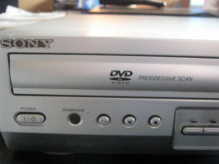 Sony SLV D300P DVD Player / VCR Combo Progressive Scan CD/ 