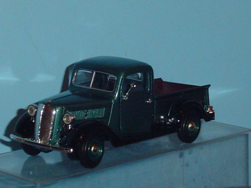 1937 FORD PICKUP TRUCK 124 GREEN & BLACK  