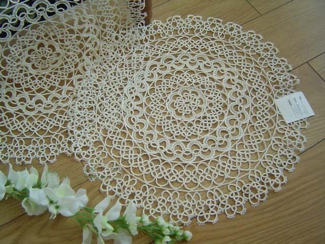 Vintage Handmade Bobbin Lace Round Doily/Placemat  