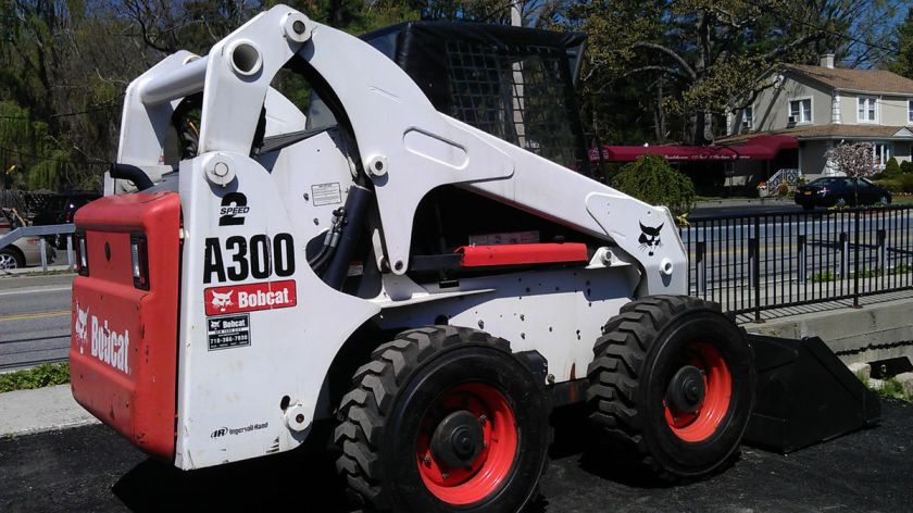 BOBCAT A300 SKID LOADER ALL WHEEL STEER 4X4 SOFT CAB KUBOTA DIESEL 