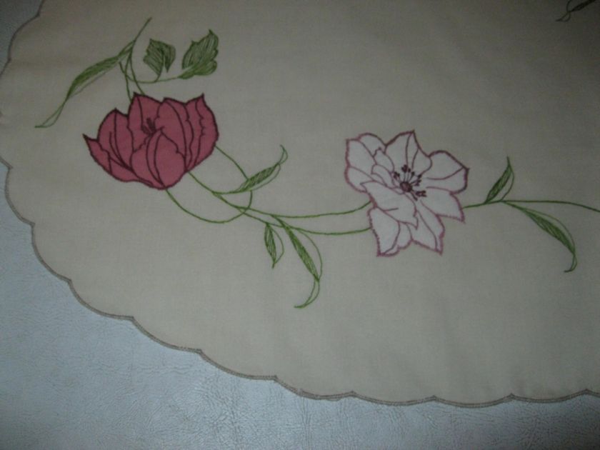 FOUR VINTAGE ECRU EMBROIDERED PLACEMATS & NAPKINS  